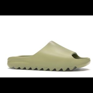 BRAND NEW YEEZY SLIDES (SIZE 8) STILL IN BOX!